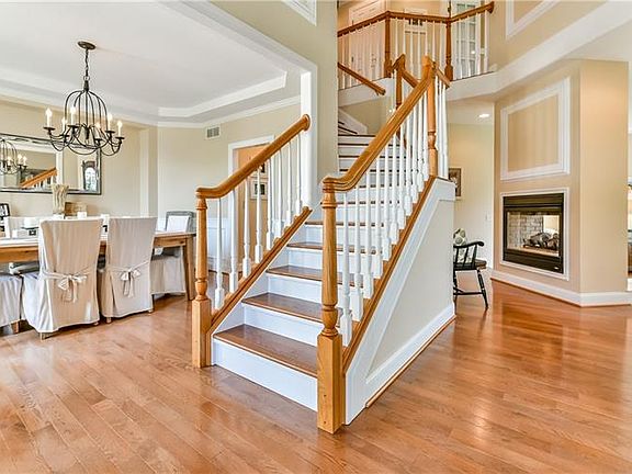 3rd image of 405 Pinnacle Ct