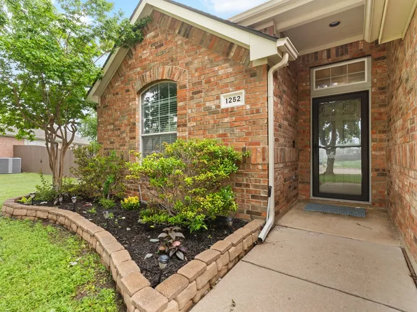 1252 Sweetwater Dr, Burleson, TX 76028