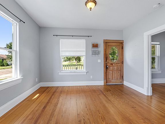 5th image of 304 E Jefferson St
