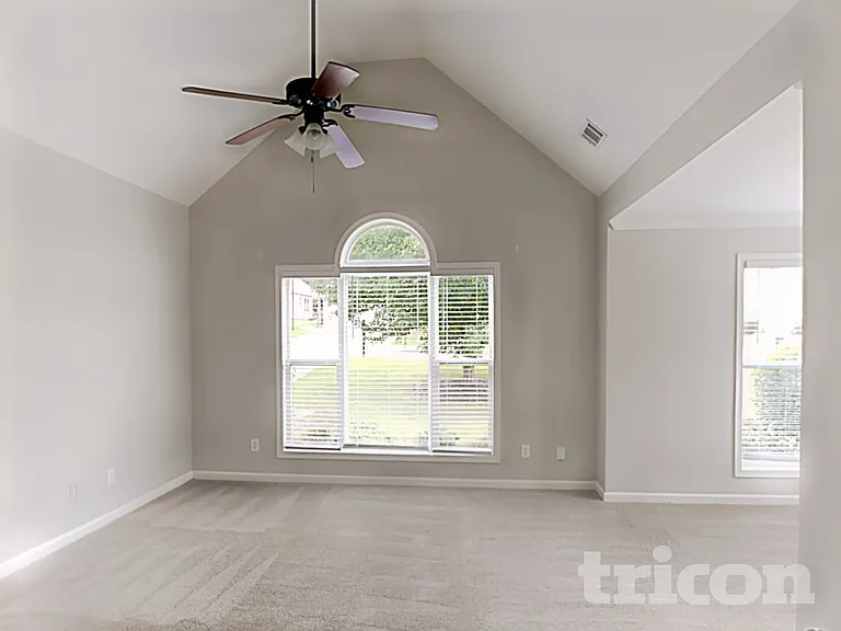 104 Logan Creek Ct — Photo 7