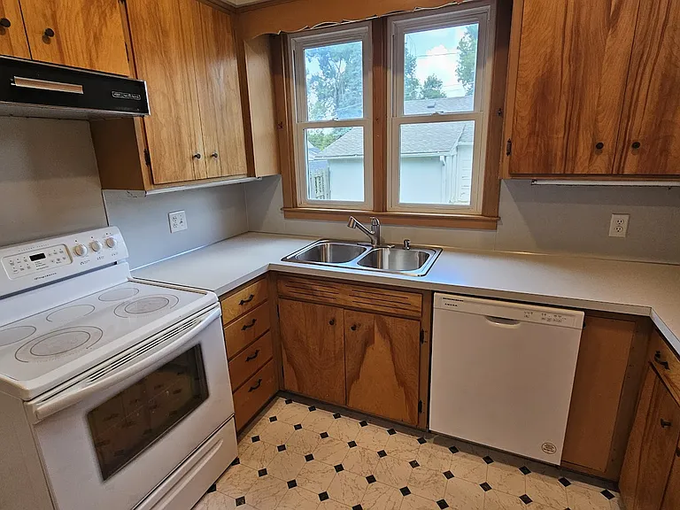 3302 Vinton St — Photo 7