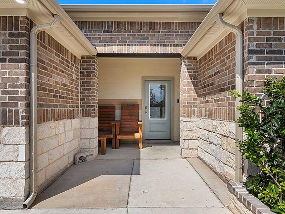 3rd image of 829 Margay Loop