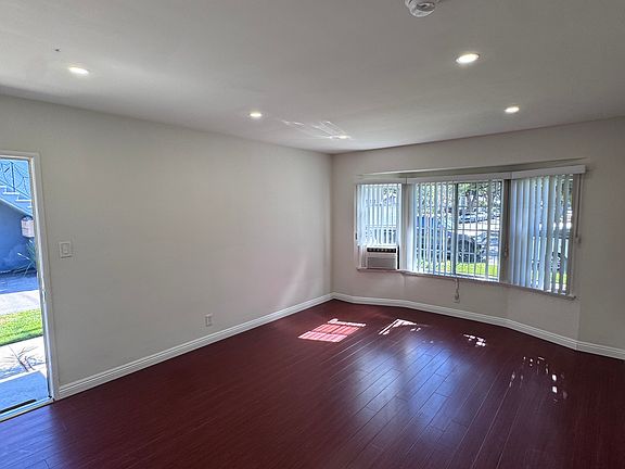4th image of 421 E Acacia Ave APT A