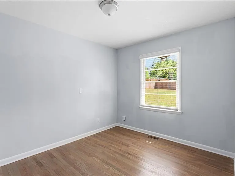 2363 Beverly Ln SW — Photo 17