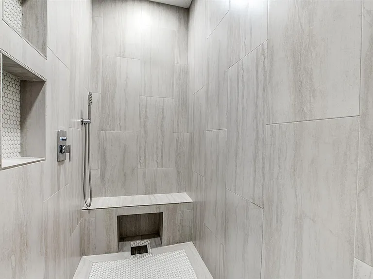 235 Live Oak St — Photo 17
