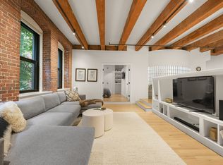 33 Sleeper St APT 208, Boston, MA 02210