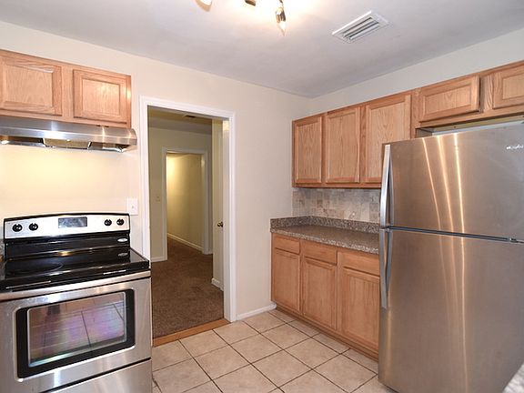4th image of 1129 Skye Dr E