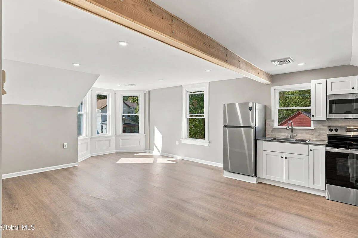 1 bed, 1.0 bath, 1100 sqft, $1,800 — Photo 4