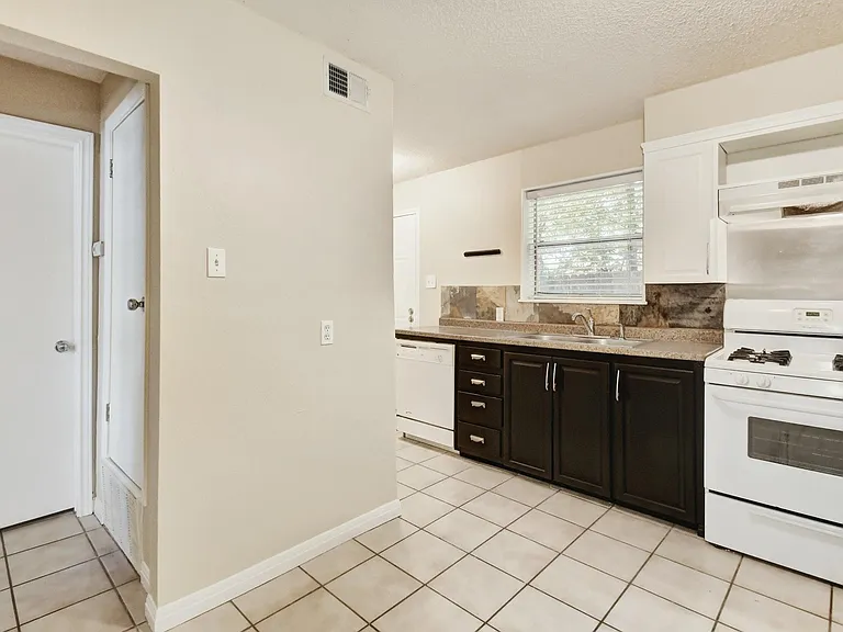 1704 E M Franklin Ave #B — Photo 12