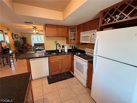 5th image of 2526 SE 16th Pl APT 105