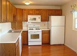 2nd image of 98 Edgelawn Ave APT 11