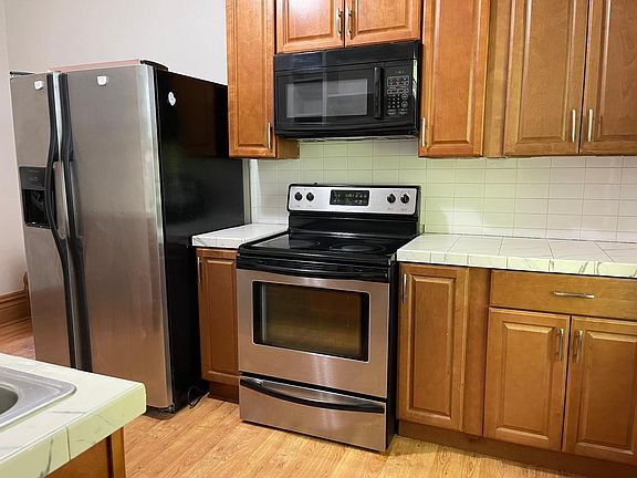 2nd image of 1006 E Columbus Dr #2
