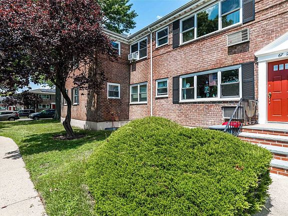 3rd image of 6727 152nd St Fl 1