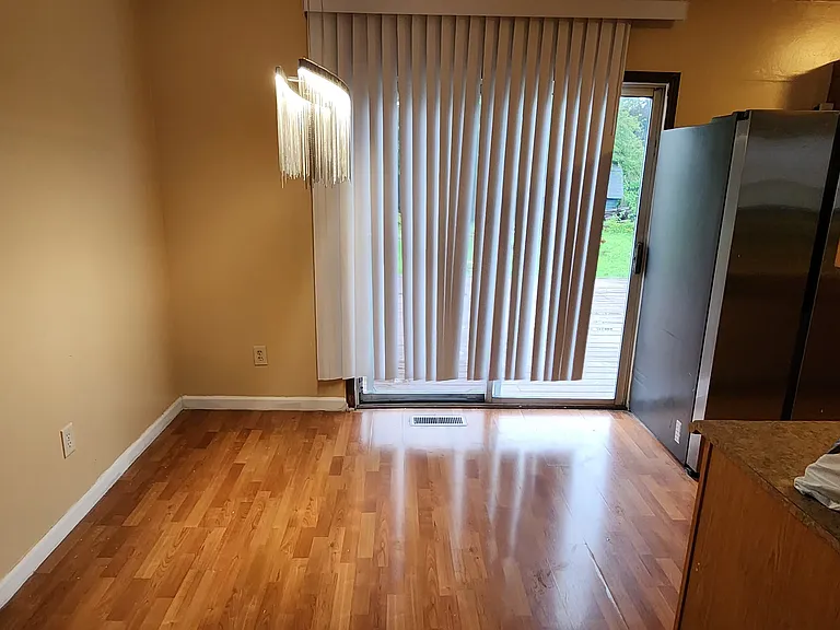 5052 Crockett Dr — Photo 4