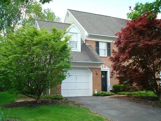 248 Huntington Dr photo 1