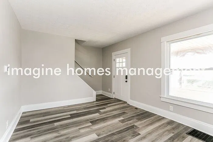 2 bed, 1.0 bath, 1056 sqft, $1,595 — Photo 2