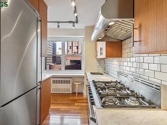 3rd image of 400 E 54th St APT 19E