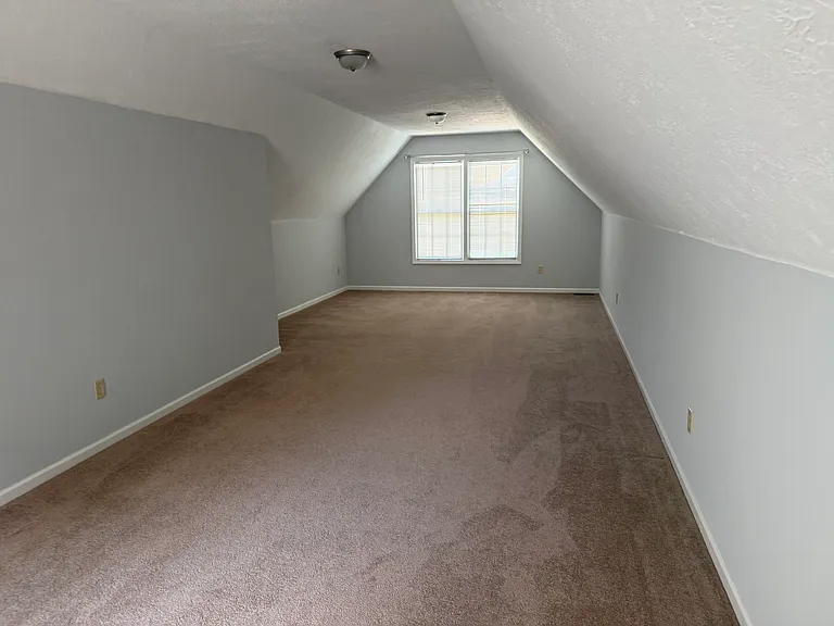 678 Union Dr — Photo 35