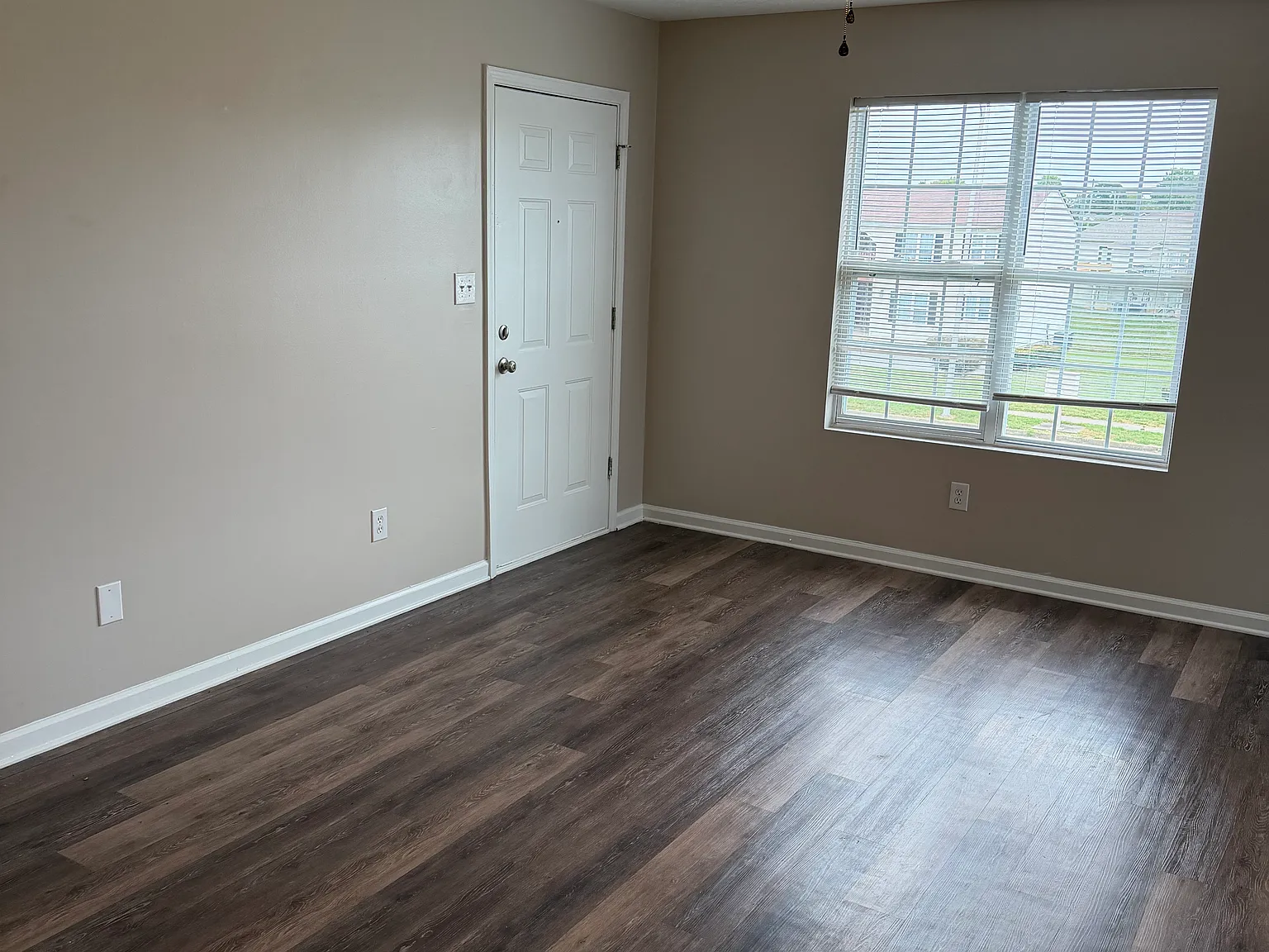 2 bed, 900 sqft, $1,050 — Photo 3