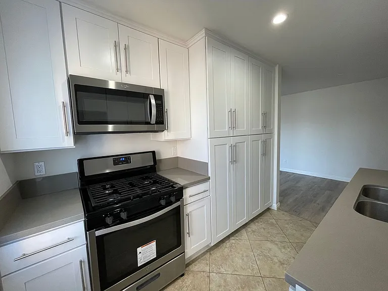 Bentley Apartments LLC — Photo 10