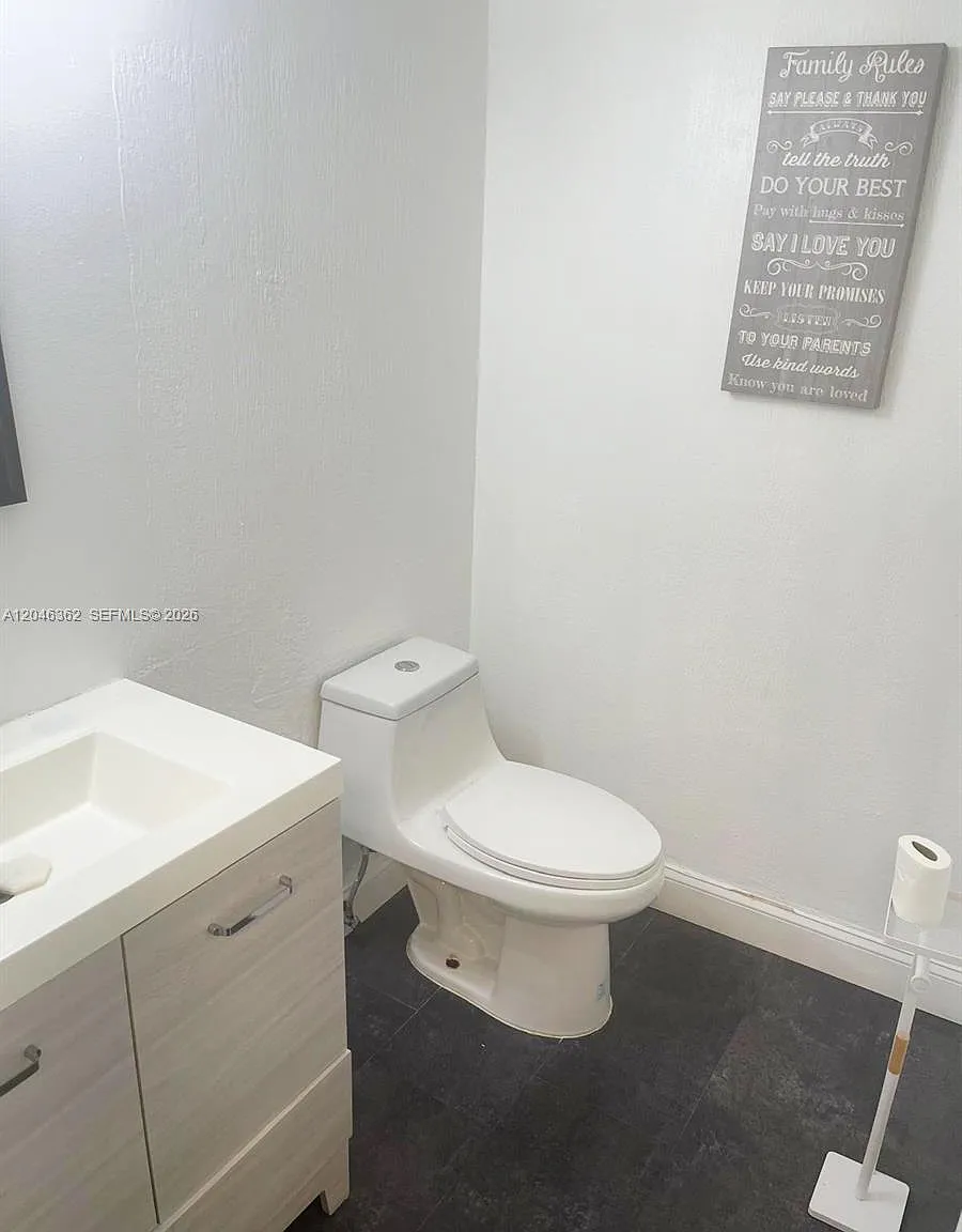 5961 N Falls Circle Dr — Photo 2