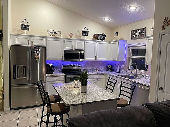 3rd image of 310 Clydesdale Cir