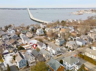 90 3rd St, Newport, RI 02840