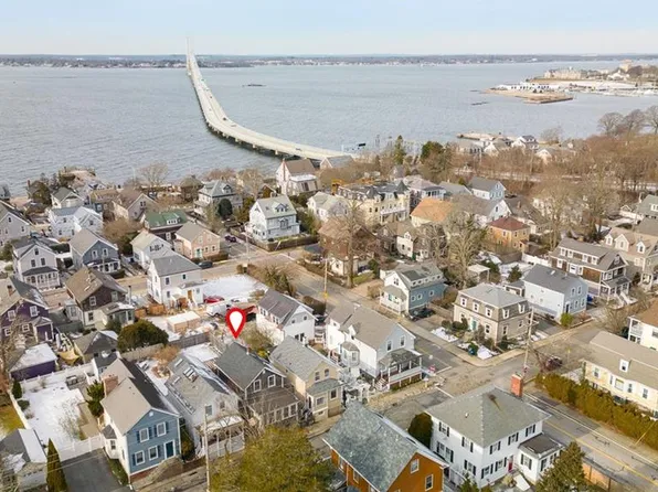 90 3rd St, Newport, RI 02840