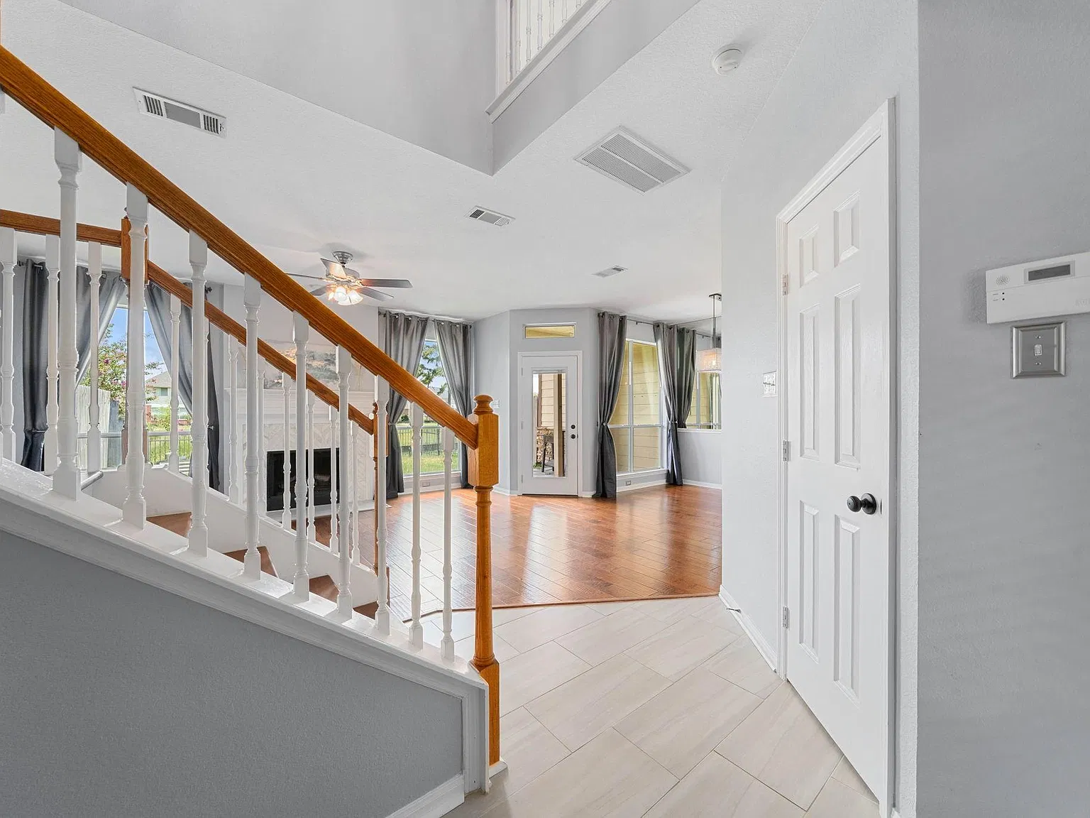 3 bed, 2.5 bath, 1462 sqft, $2,350 — Photo 2