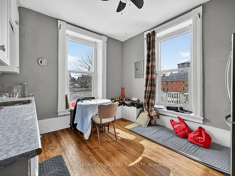 2 King St E #42 — Photo 6