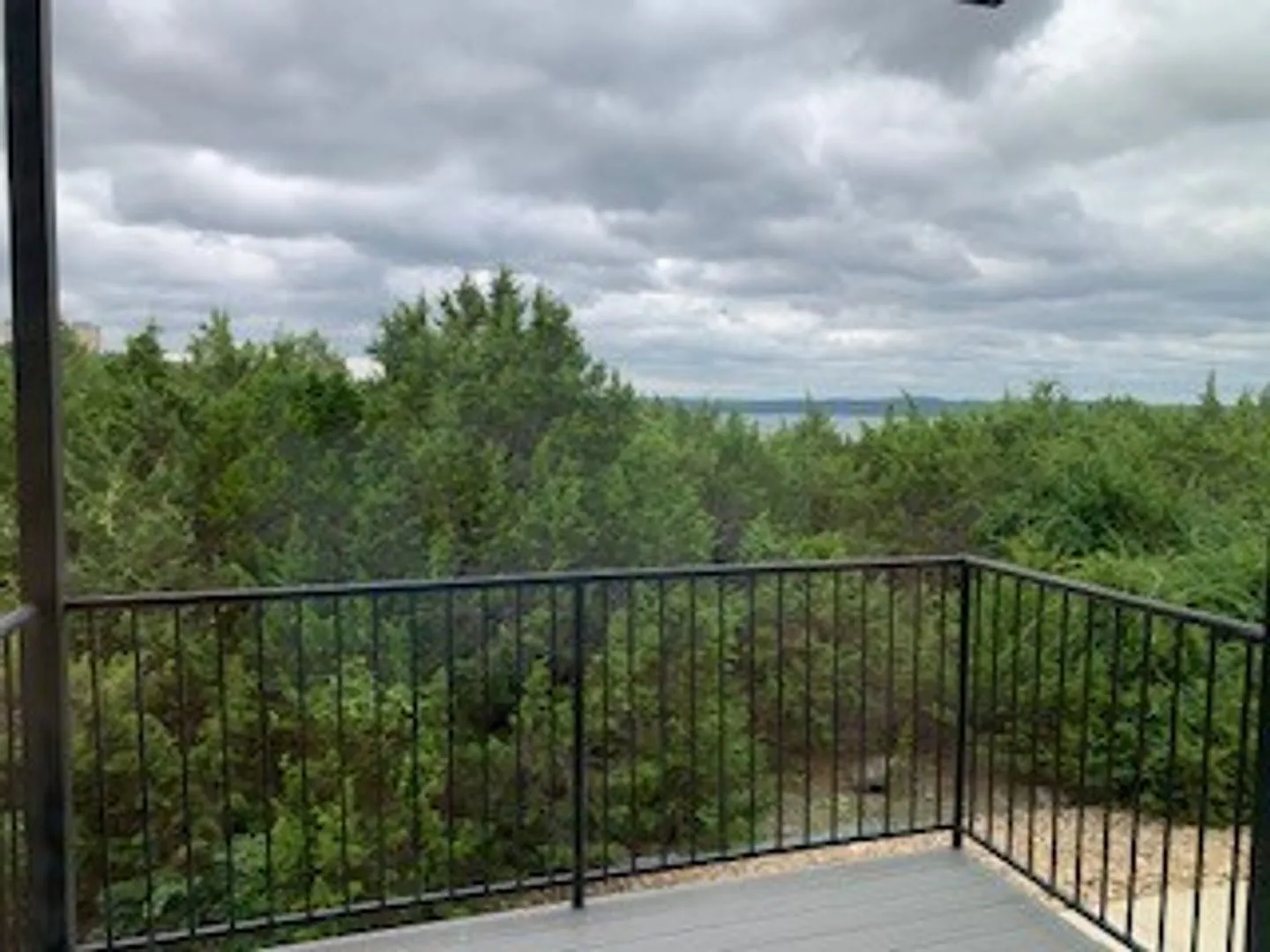 Lake-View 1 Bedroom 1 Bath Walk-In Level Lakeside Apartment Ask About Out Move In Special — Photo 4