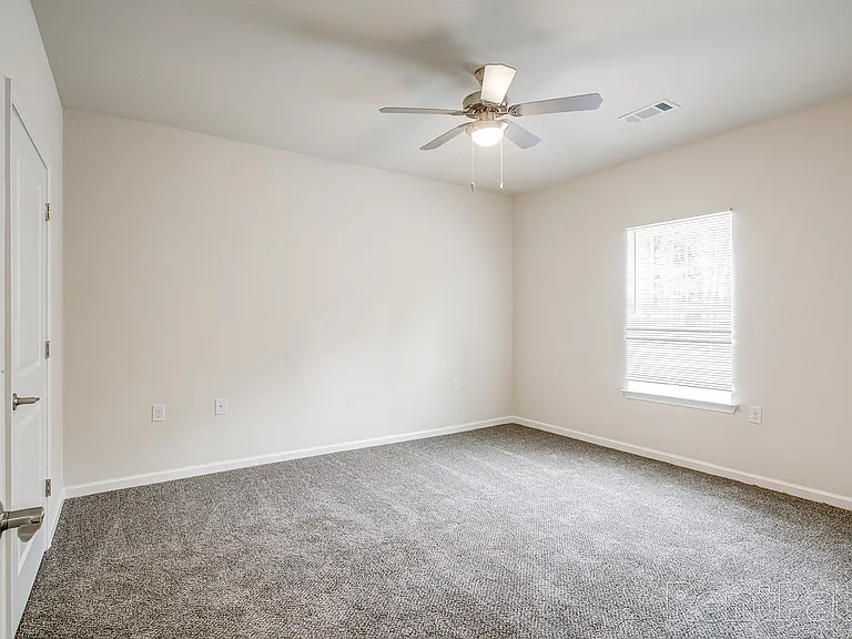 Hummingbird Hill Apartments — Photo 7