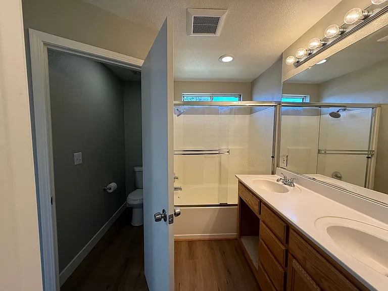 16664 Sheffield St — Photo 31