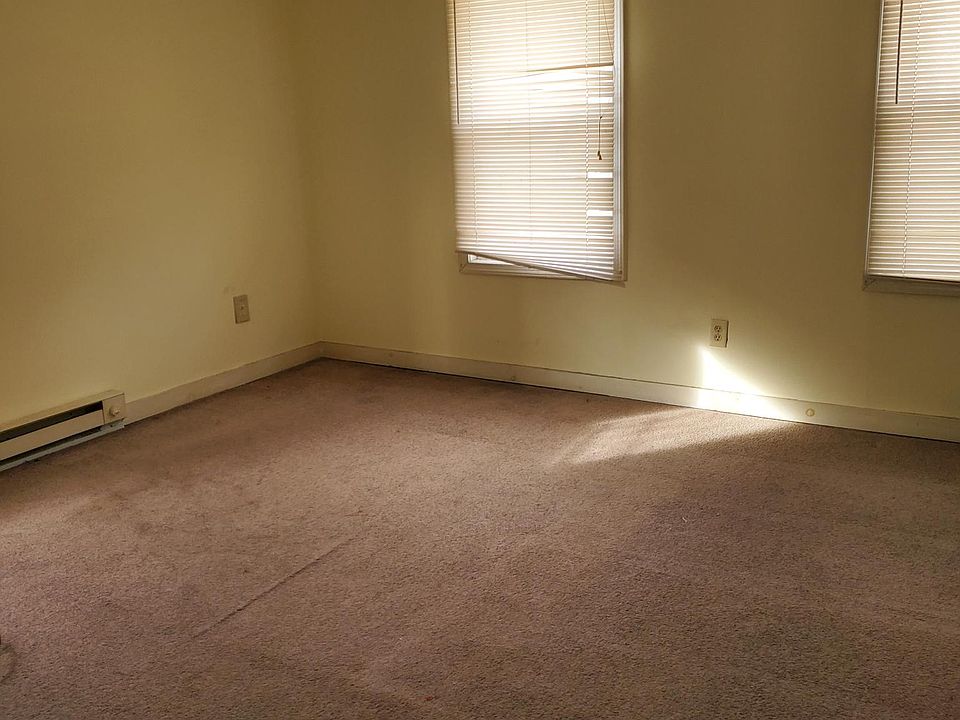 2nd image of 440 E Main St