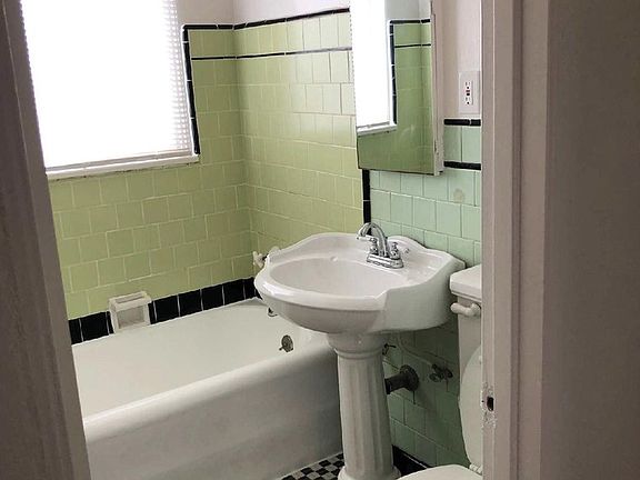 3rd image of 1630 Arlington Ave #1630