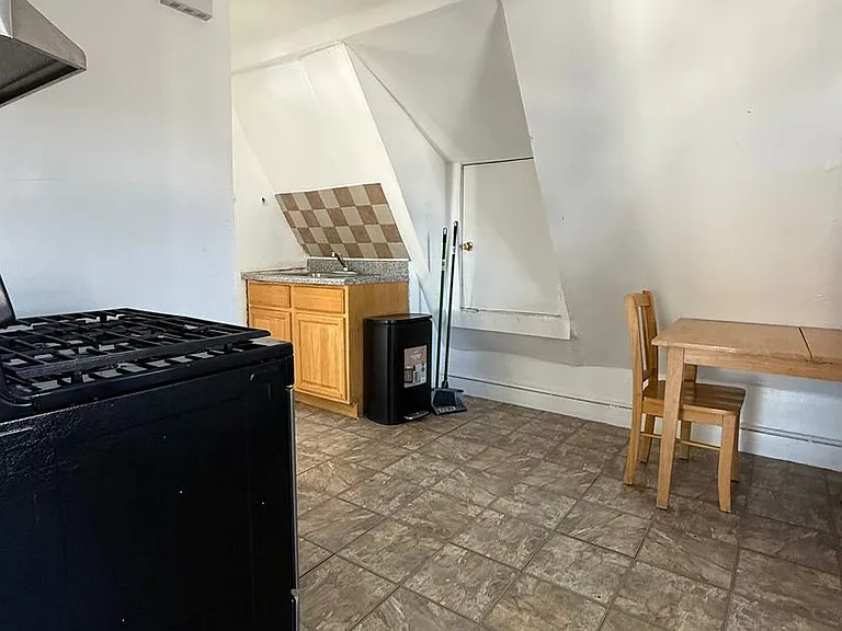 115 Oranton St — Photo 4