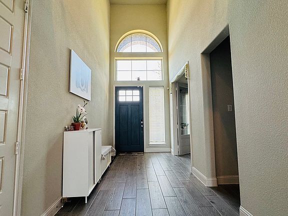 4th image of 2504 Williamsburg Dr