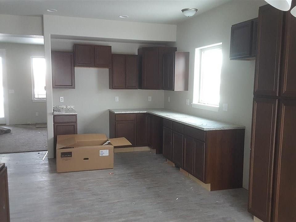 2nd image of 607 Fort Clay St
