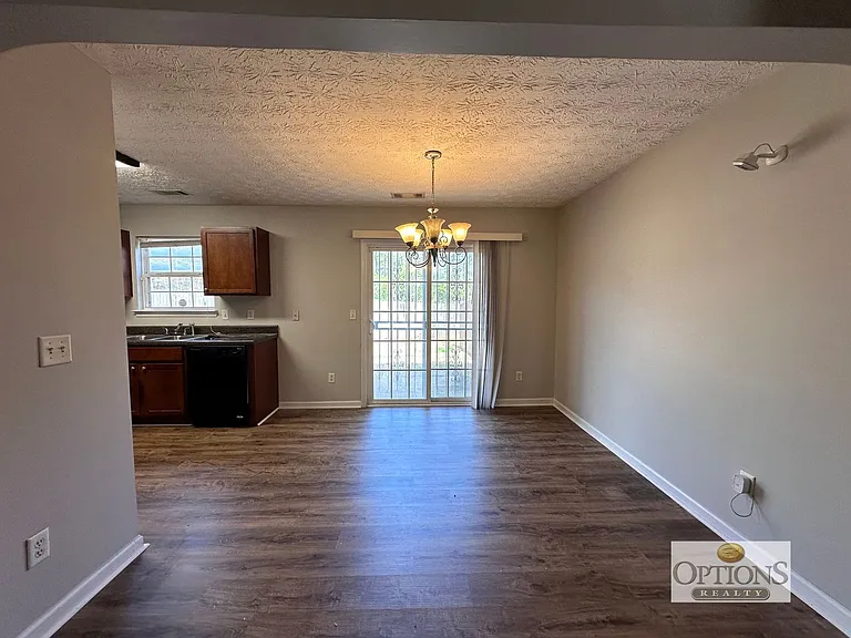 752 Georgetown Ct — Photo 9