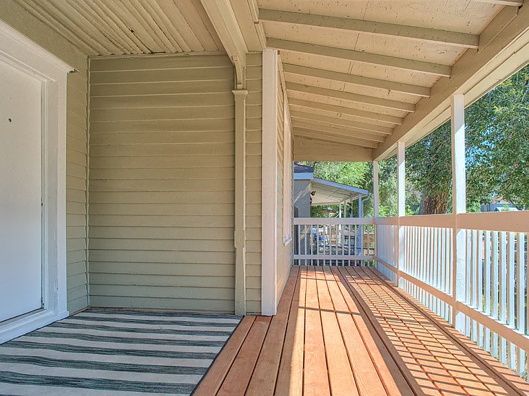 626 N Corona St — Photo 2