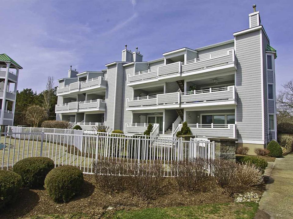 1st image of 902 Ocean Dr #1604