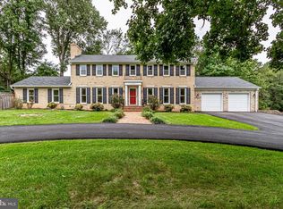 11412 Lapham Dr, Oakton, VA 22124