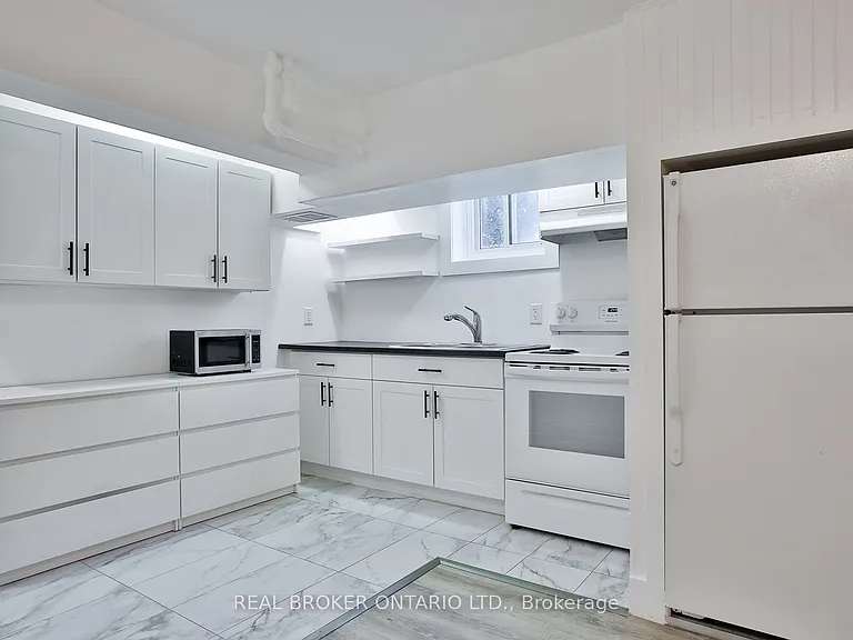 252 6th St #6 — Photo 4