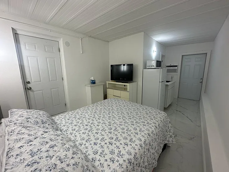 340 N 70th Ter #A — Photo 3