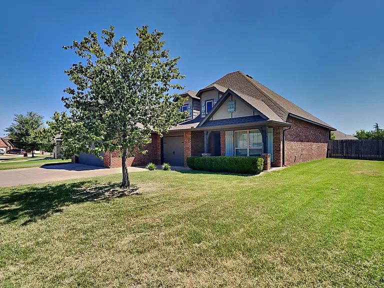 5720 Saint James Pl — Photo 3
