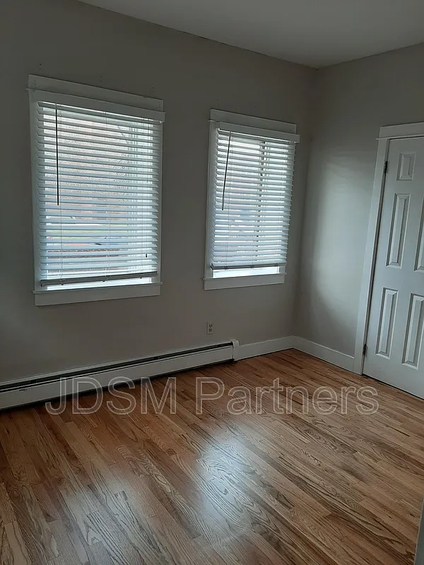 2 bed, 1.5 bath, 800 sqft, $1,525 — Photo 3