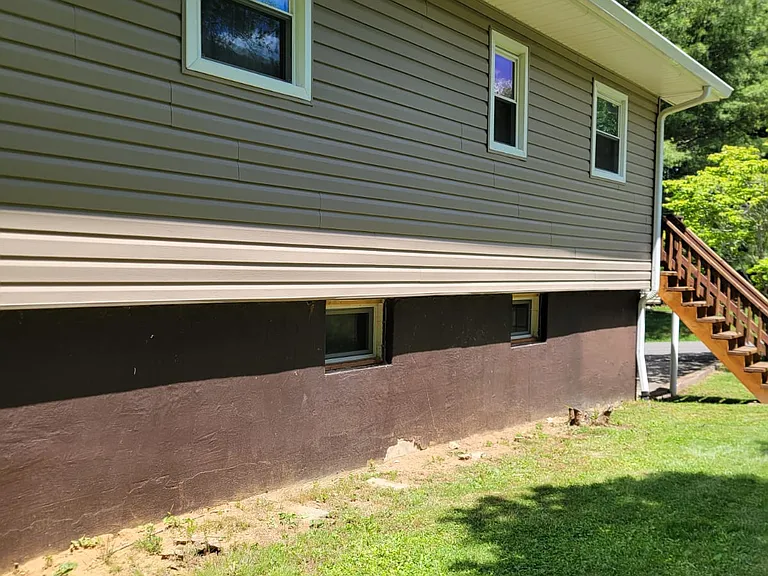110 Hawthorne Ln — Photo 24