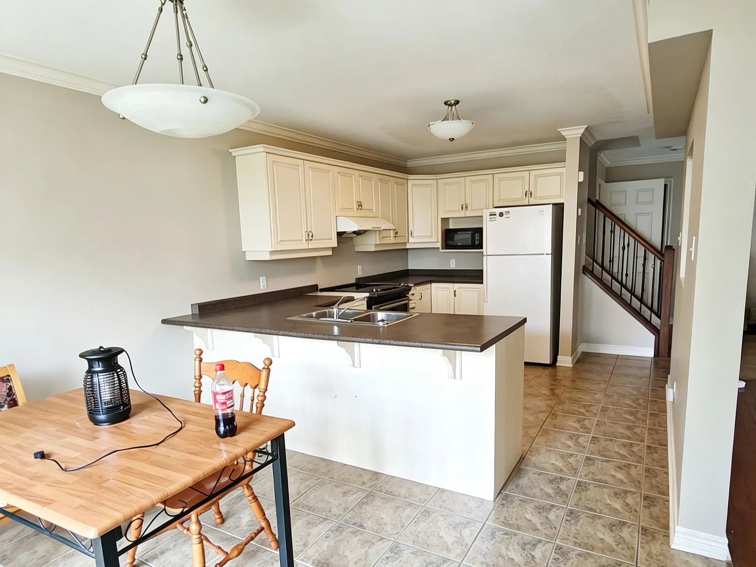 6 bed, $3,200 — Photo 3