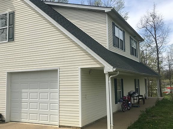 Garage/3 bedrm apartment 