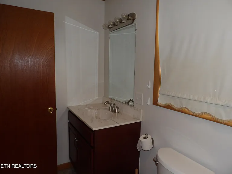 18 Sandra Ln — Photo 7